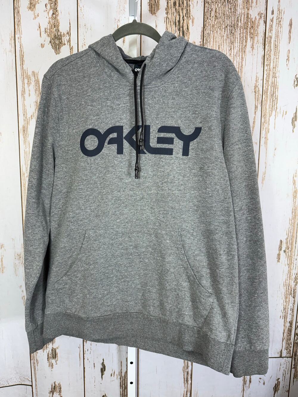Oakley, Grey Hoodie. Size XL. In excellent condition!